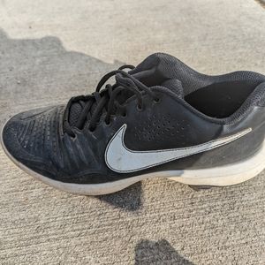 Men's Nike size 9 metal baseball cleats